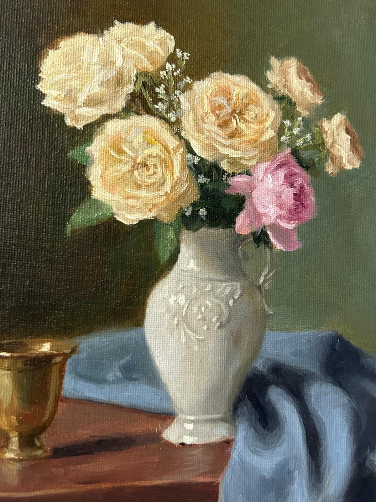 Porcelain Vase with Roses - Görsel 2