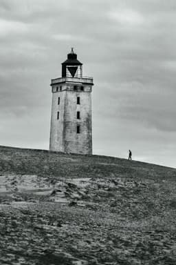 Yalnızlığın Denizi. - Görsel 1