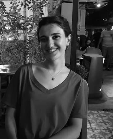 Kübra Demir, adlı sanatçı profil fotoğrafı