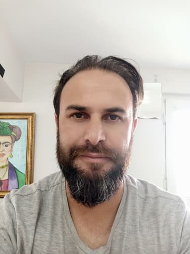 Turan Beyar, adlı sanatçı profil fotoğrafı