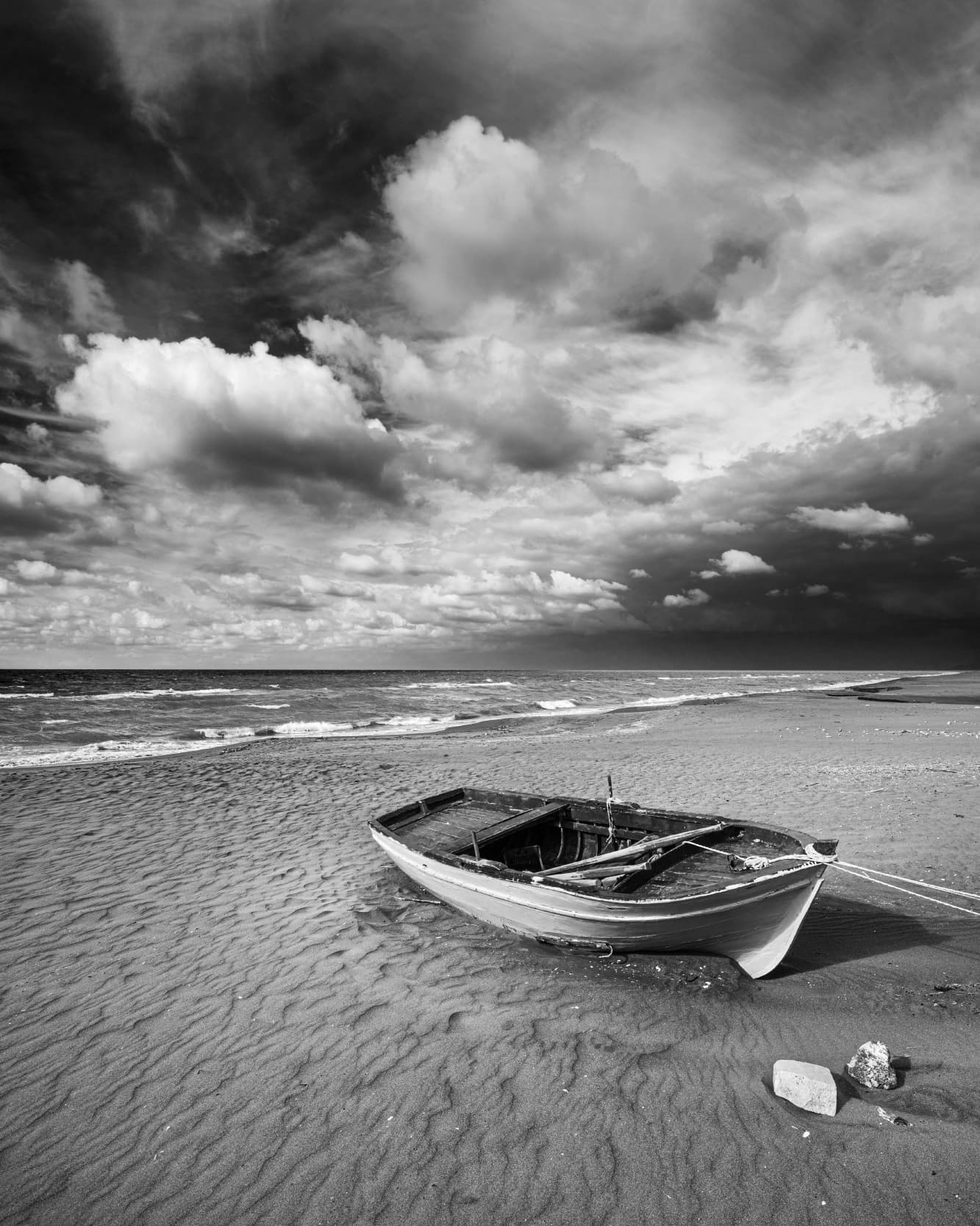 Meydan Kumsalı'ndaki Sandal - Görsel 1