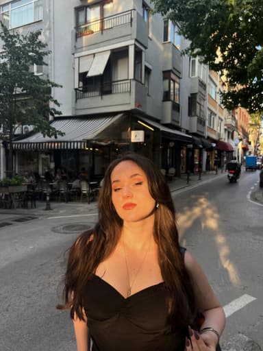 Betül Dal, adlı sanatçı profil fotoğrafı