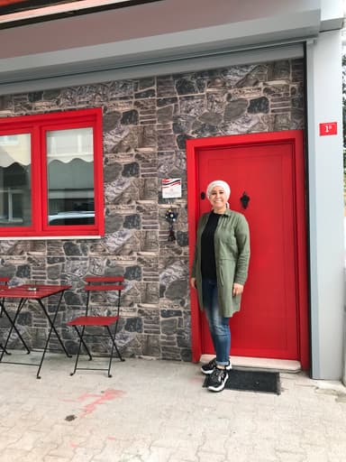 Fatma Meral Akbaş, adlı sanatçı profil fotoğrafı