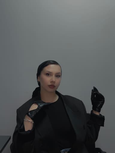 Zeynep şeval Mert, adlı sanatçı profil fotoğrafı