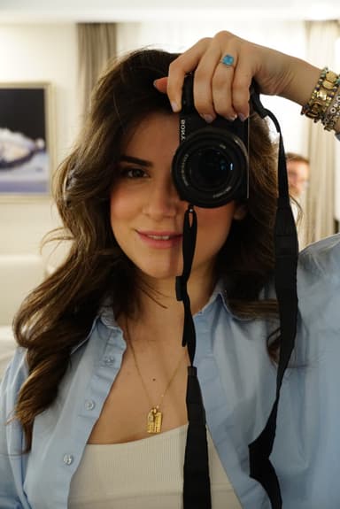 Begüm Ergeneli, adlı sanatçı profil fotoğrafı