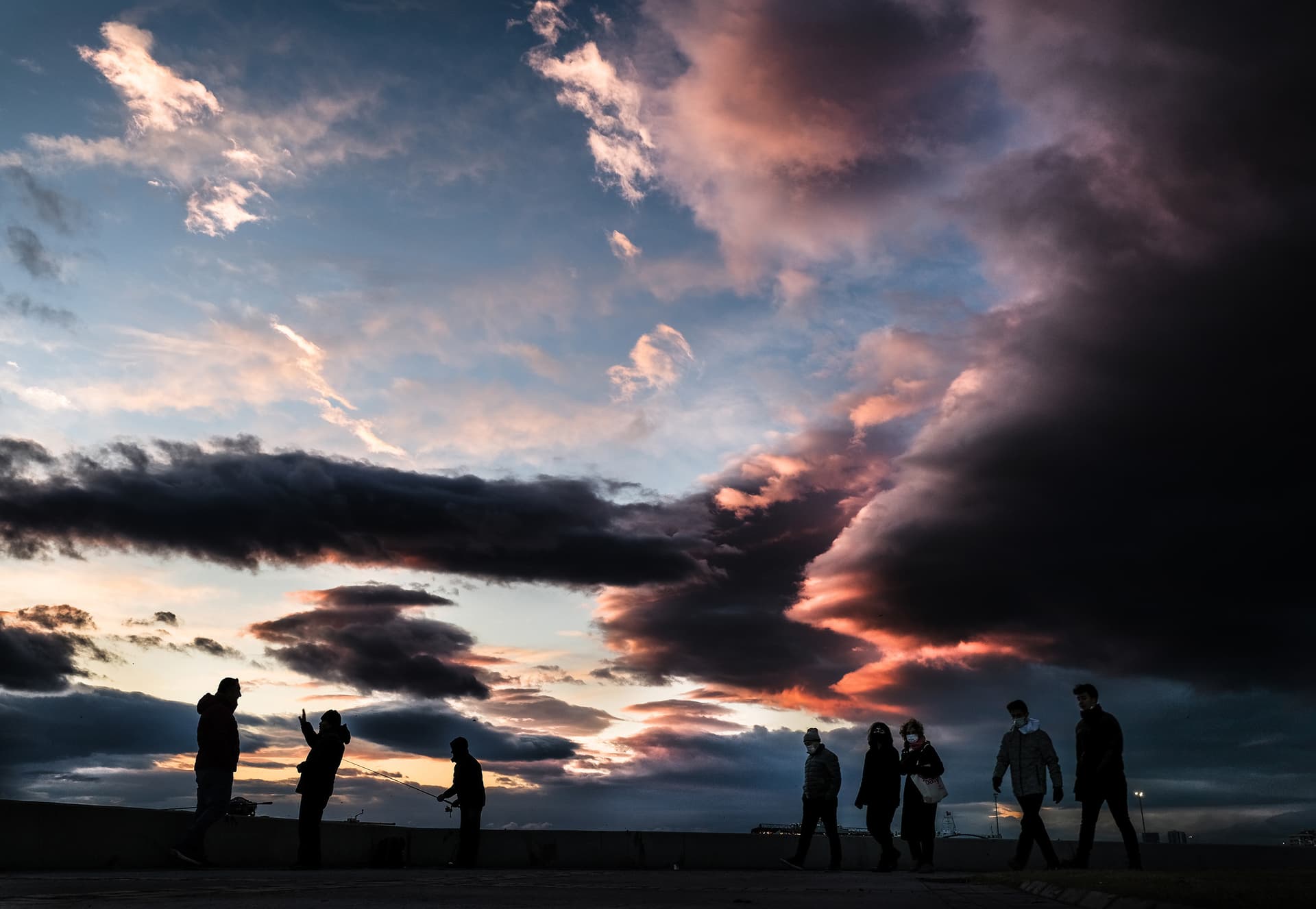 İzmir'de Akşam - Görsel 1