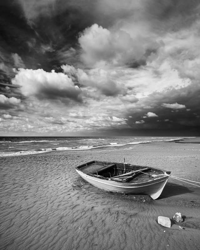 Meydan Kumsalı'ndaki Sandal