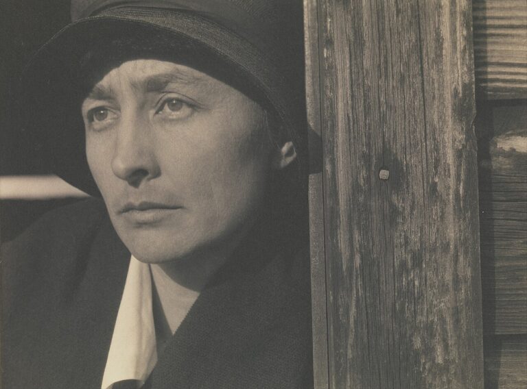 Georgia O'Keeffe Kimdir? Hayatı, Sanatı ve Eserleri Georgia O'Keeffe Kimdir? Hayatı, Sanatı ve Eserleri